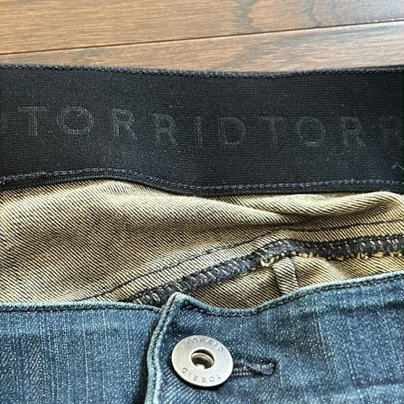 Torrid Bombshell Skinny Jeans - Picture 5 of 8